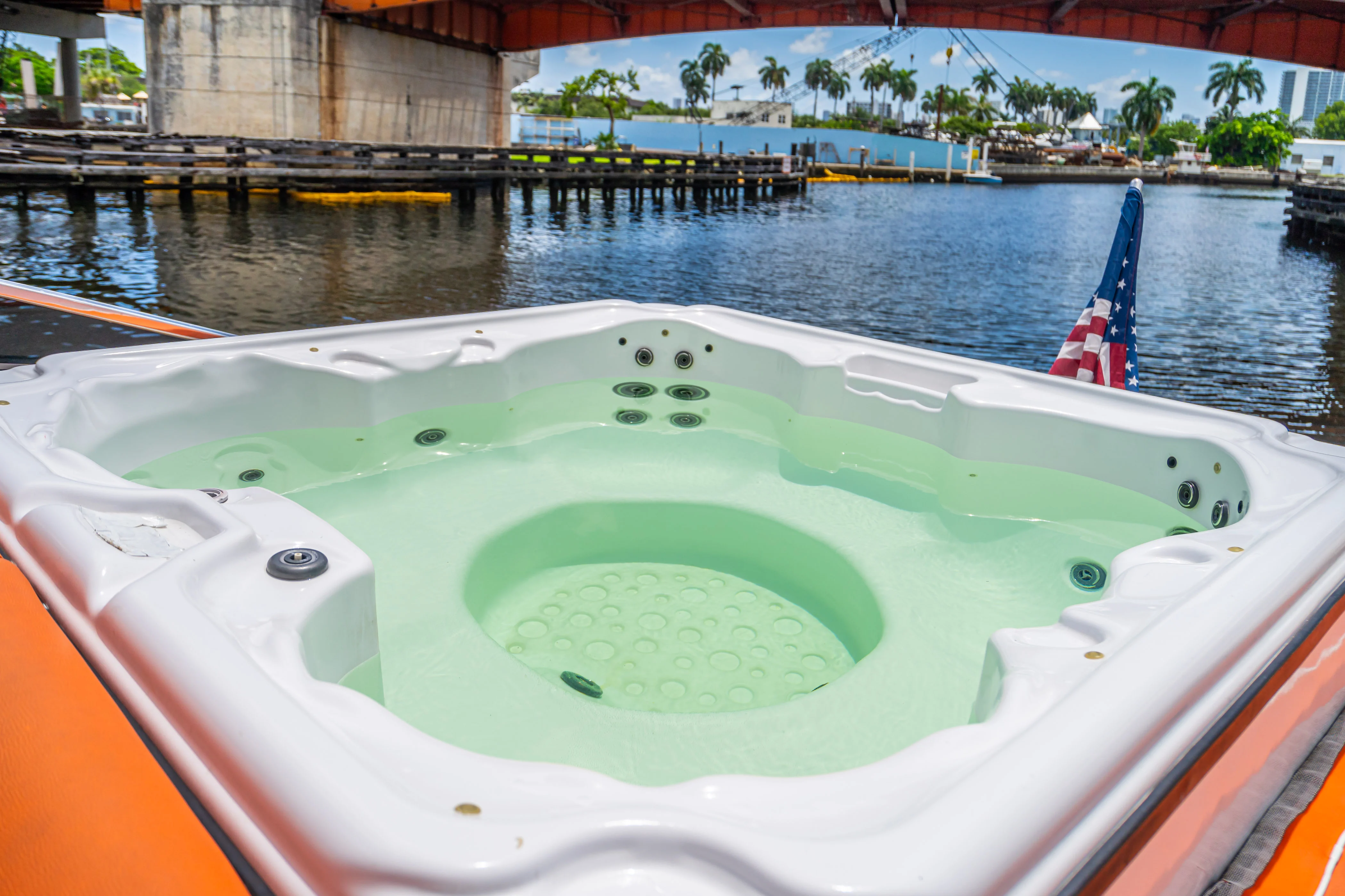 85ft Baia upper deck entertainment